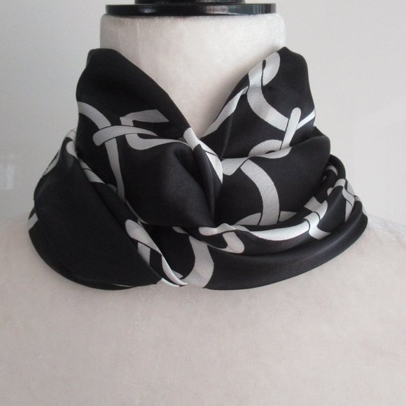 Square Scarf Bandana Links Pattern 26" Black and White from India, *Flaw - Picture 6 of 9